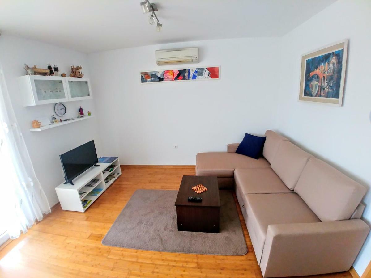 Family Style Apartment Pula Bagian luar foto