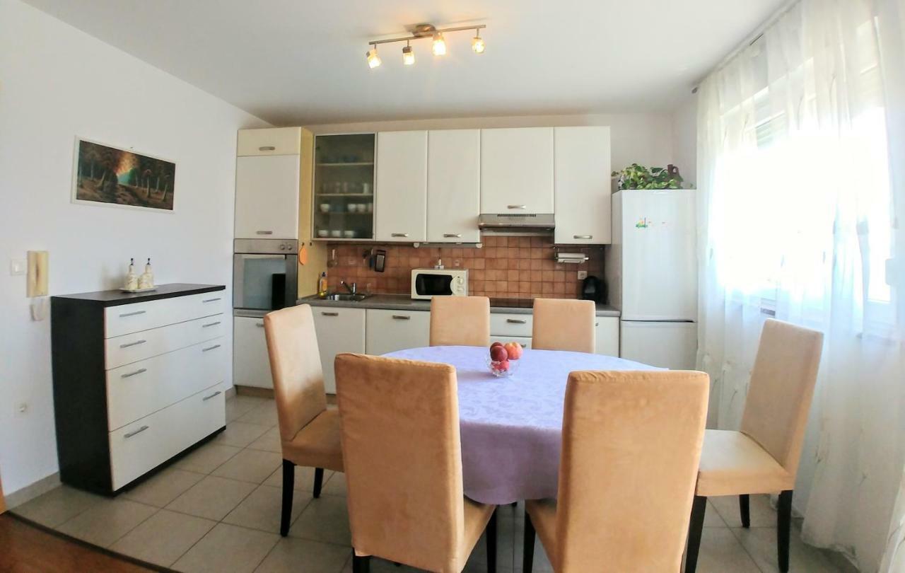 Family Style Apartment Pula Bagian luar foto